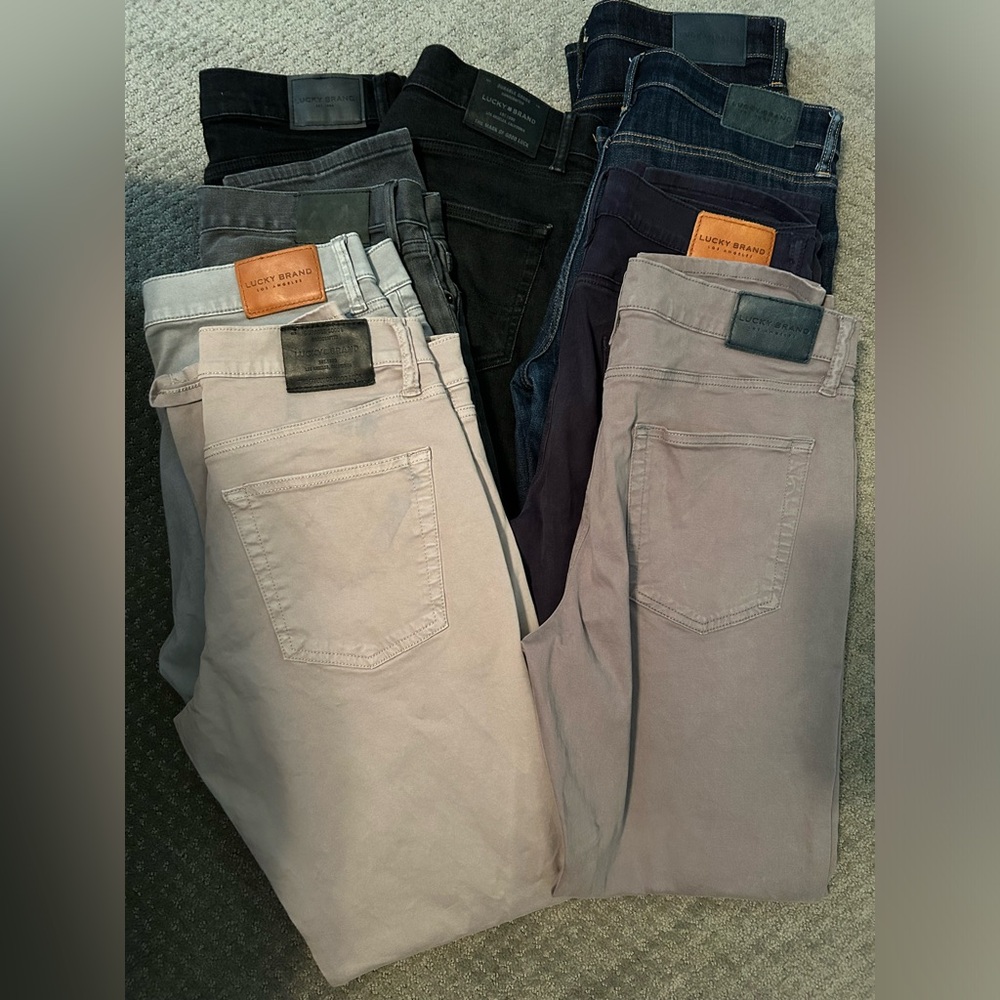 9 Pair of Men’s Lucky Brand Jeans (3 Blue, 3 Black, 3 Gray)